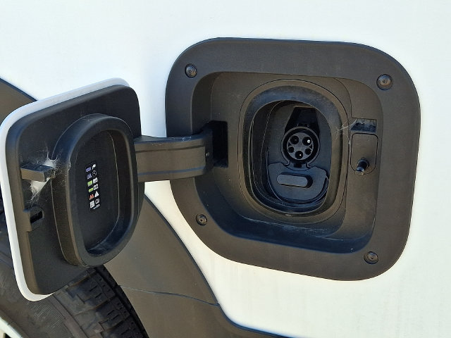 Used 2024 Chevrolet Brightdrop 600 w/ Commercial Equipment Package AWD/4WD image 12
