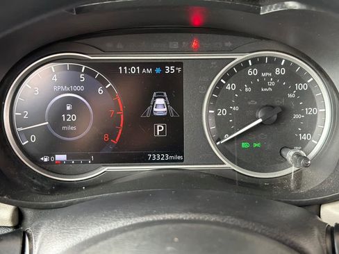 Used 2021 Nissan Versa SV image 25