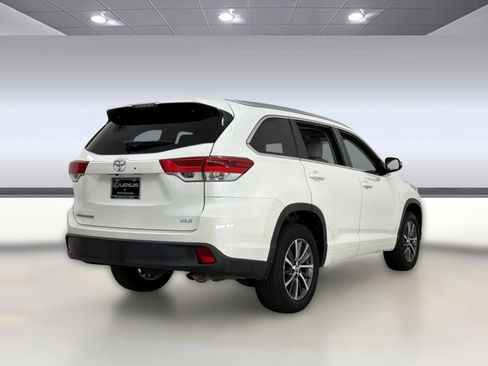 Used 2017 Toyota Highlander XLE FWD image 9