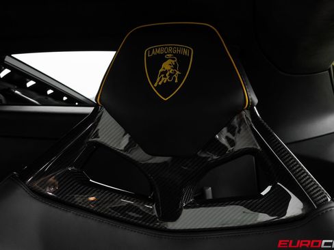 Used 2021 Lamborghini Huracan EVO RWD image 41