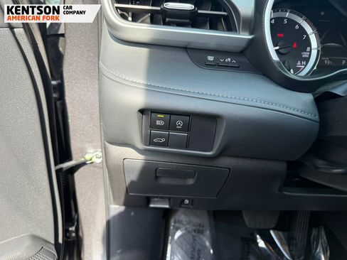 Used 2025 Toyota Highlander XLE image 21