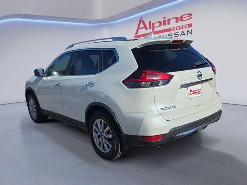 Certified 2020 Nissan Rogue SV image 3