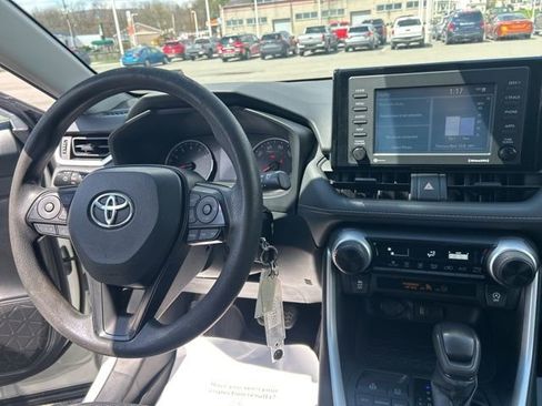 Used 2021 Toyota RAV4 LE AWD/4WD image 17