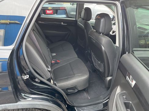 Used 2015 Kia Sorento LX image 32