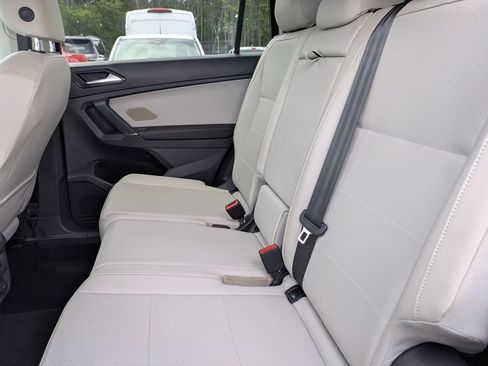 Used 2018 Volkswagen Tiguan SE FWD image 16