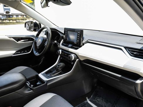 Used 2020 Toyota RAV4 XLE w/ Convenience Package FWD image 15