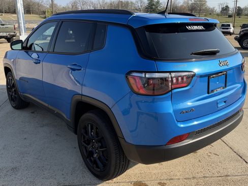 Used 2025 Jeep Compass Latitude w/ Convenience Group image 5