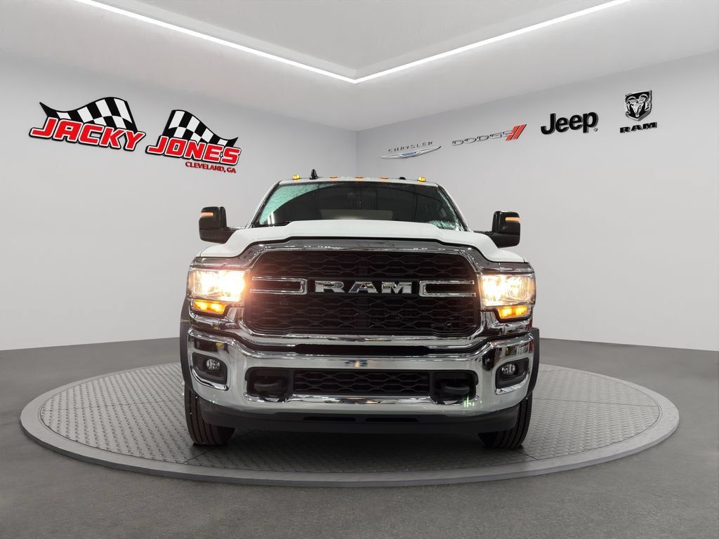 Used 2024 RAM 5500 Tradesman w/ Chrome Appearance Group AWD/4WD image 11