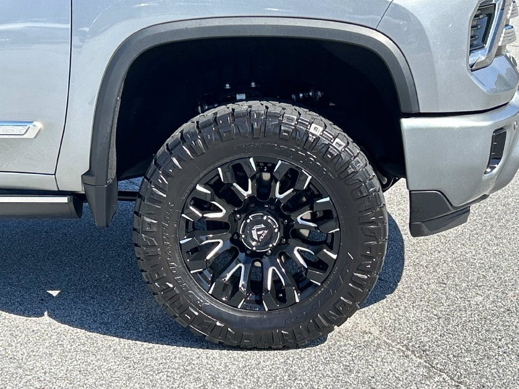 Used 2025 Chevrolet Silverado 2500 High Country w/ High Country Premium Package AWD/4WD image 10