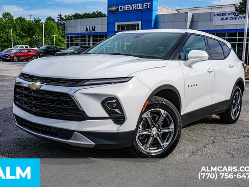 Used 2025 Chevrolet Blazer LT FWD image 8