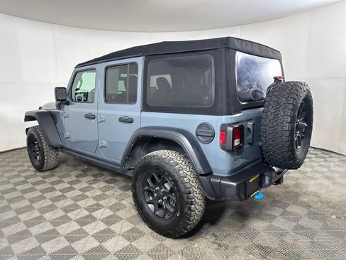 Used 2024 Jeep Wrangler Unlimited image 5