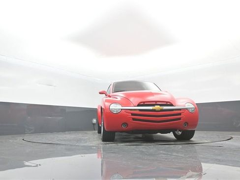 Used 2004 Chevrolet SSR w/ Preferred Equipment Group image 27