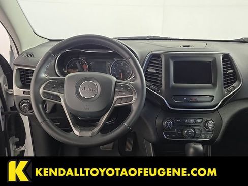 Used 2019 Jeep Cherokee Latitude Plus AWD/4WD image 12