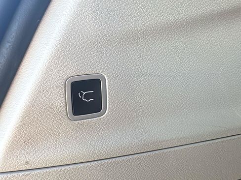 Used 2023 Chrysler Voyager LX FWD image 28