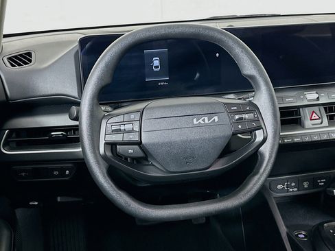 Used 2025 Kia K4 LXS image 18
