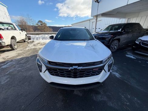 New 2026 Chevrolet Trax RS w/ Driver Confidence Package image 8