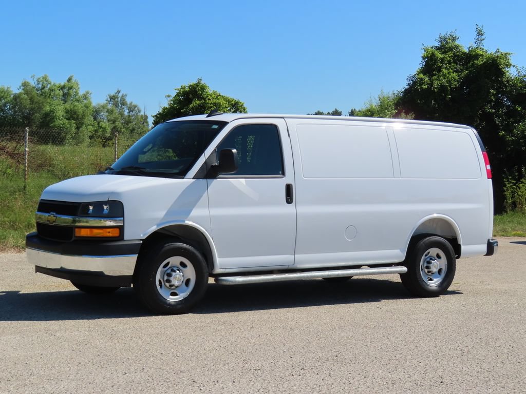 Used 2025 Chevrolet Express 2500 w/ Driver Convenience Package RWD image 21