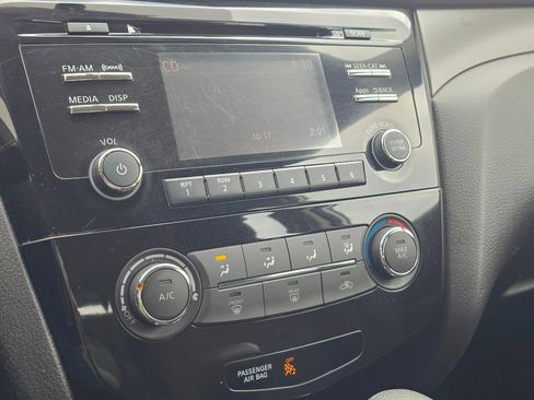 Used 2015 Nissan Rogue SL image 29