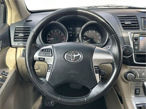 Used 2013 Toyota Highlander SE image 22