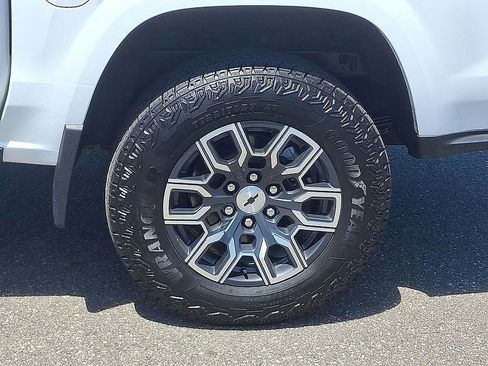Used 2025 Chevrolet Colorado Z71 w/ Technology Package image 8