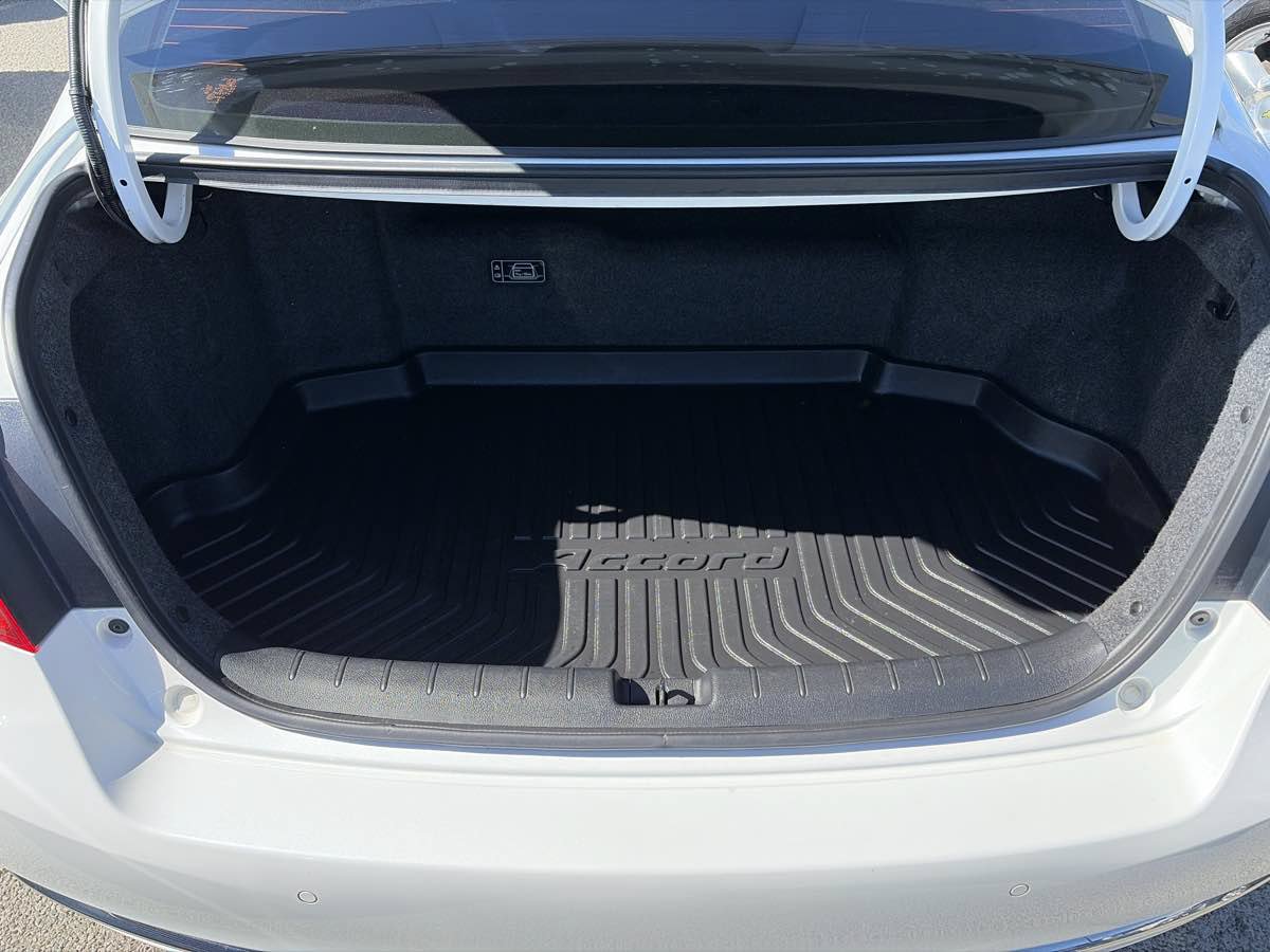 Used 2017 Honda Accord Touring image 19