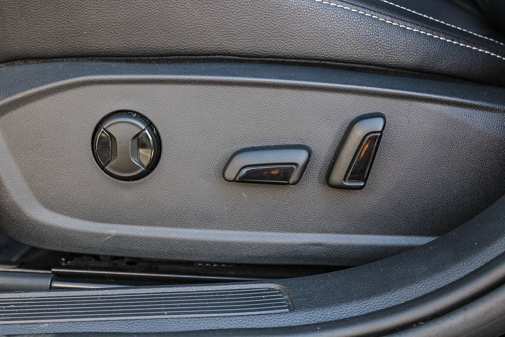 Used 2023 Volkswagen Jetta SE FWD image 21