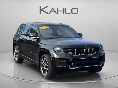Used 2022 Jeep Grand Cherokee Overland w/ MOPAR Finishing Package AWD/4WD image 6