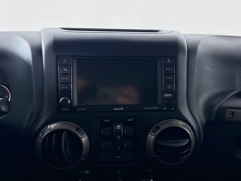 Used 2018 Jeep Wrangler Unlimited Sport AWD/4WD image 17