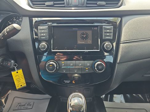 Used 2018 Nissan Rogue S AWD/4WD image 17