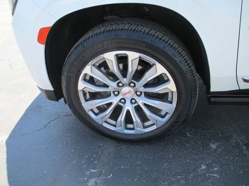 Used 2022 GMC Yukon Denali AWD/4WD image 14