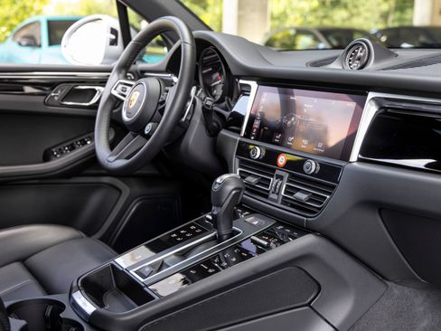 Certified 2026 Porsche Macan AWD/4WD image 62