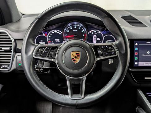 Used 2022 Porsche Cayenne Platinum Edition w/ Premium Package image 32