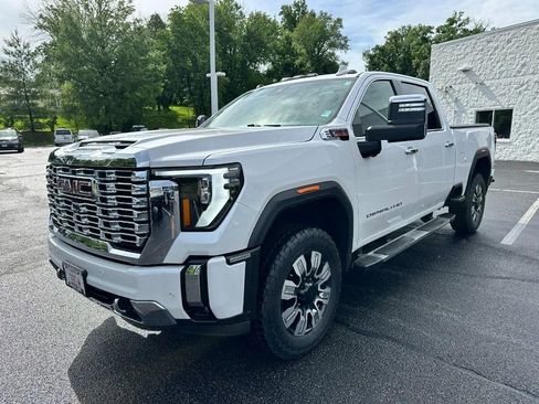 Used 2024 GMC Sierra 2500 Denali w/ Denali Reserve Package AWD/4WD image 8