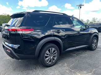 Used 2025 Nissan Pathfinder SV video 3