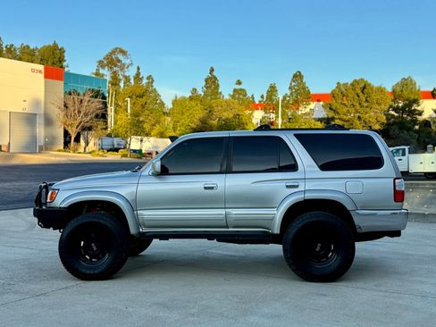 Used 2000 Toyota 4Runner SR5 AWD/4WD image 13