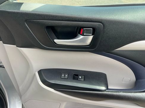 Used 2017 Toyota Highlander XLE image 31