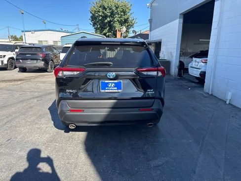 Used 2020 Toyota RAV4 XLE w/ Convenience Package AWD/4WD image 7