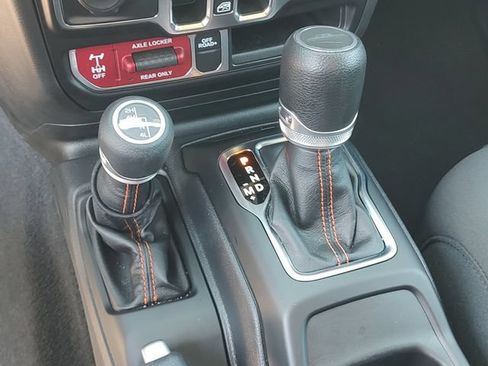 Used 2023 Jeep Gladiator Mojave w/ Cold Weather Group AWD/4WD image 19