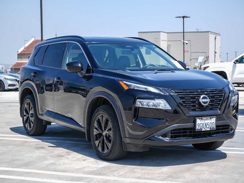 Used 2023 Nissan Rogue SV w/ SV Premium B Package FWD image 3