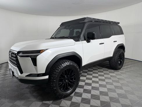 Used 2024 Lexus GX 550 image 3