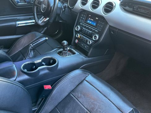 Used 2016 Ford Mustang Coupe RWD image 18