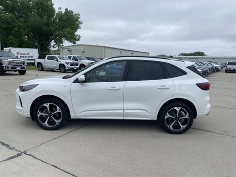 Used 2023 Ford Escape ST-Line Elite w/ Premium Technology Package AWD/4WD image 17