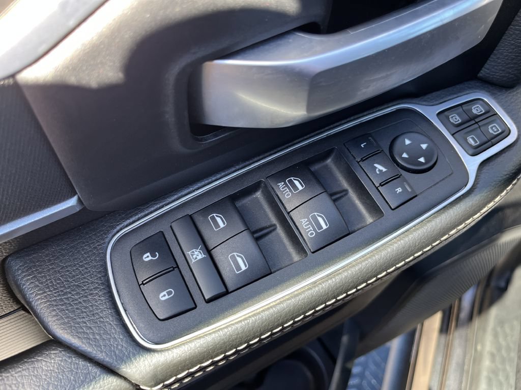 Used 2024 RAM 3500 Big Horn w/ Night Edition AWD/4WD image 19