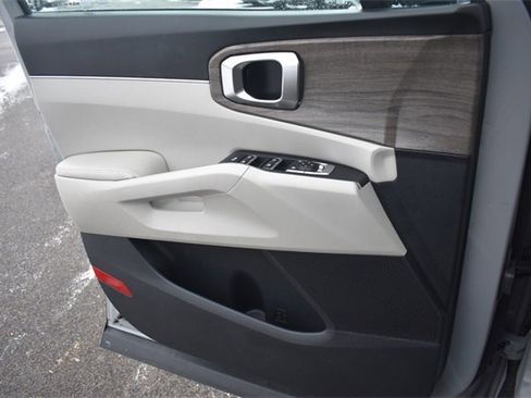 Used 2023 Kia Sorento S w/ Panoramic Sunroof Package image 35