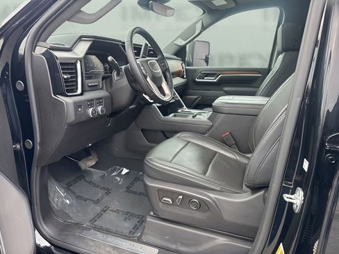 Used 2025 GMC Sierra 3500 Denali w/ Denali Reserve Package image 9