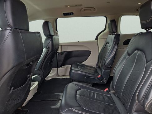 Used 2022 Chrysler Pacifica Touring-L FWD image 19