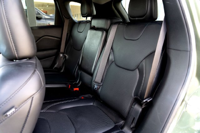 Used 2020 Jeep Cherokee Limited w/ Luxury Group FWD image 31