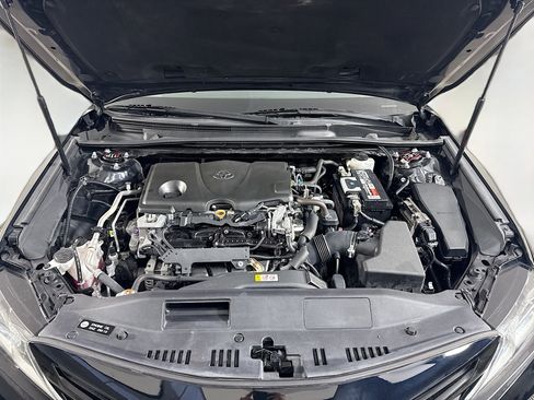 Used 2020 Toyota Camry SE image 38
