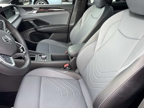 Used 2025 Volkswagen Tiguan SE R-Line FWD image 26