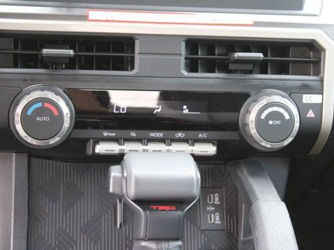 Used 2025 Toyota Tacoma TRD Sport image 25